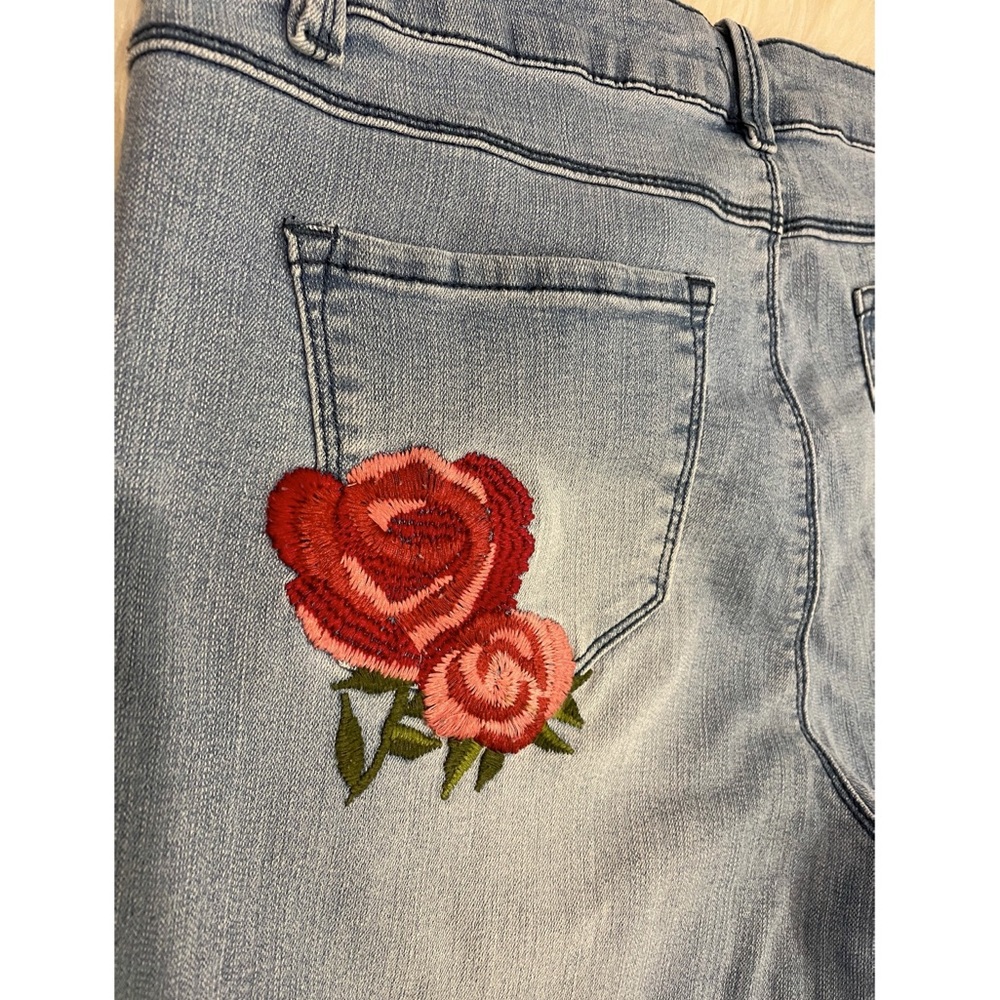 • Cropped Jeans • - Picture 4 of 6
